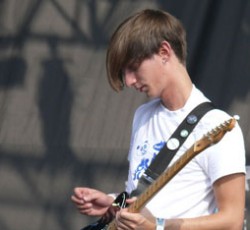 Στο «λάκκο των λεόντων» ο κιθαρίστας των Bloc Party 