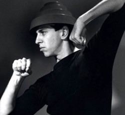 Απεβίωσε ο κιθαρίστας των Devo, Bob Casale 