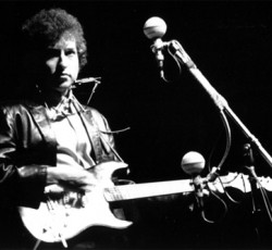Σε δημοπρασία η Stratocaster που χρησιμοποίησε ο Bob Dylan το 1965 στο Newport Folk Festival 