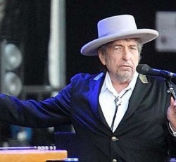 «Ξέμπλεξε» από τη μήνυση για ρατσιστικά σχόλια ο Bob Dylan 