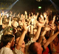 Απειλούνται οι μικροί χώροι συναυλιών στο Ην. Βασίλειο 