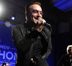 Σημαντικό ποσό μάζεψε η καμπάνια των U2 