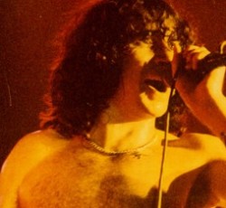 Θεατρική παράσταση για τη ζωή του Bon Scott
