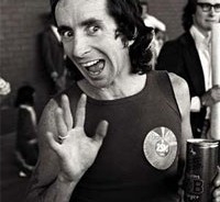 Ο Bon Scott γίνεται άγαλμα 