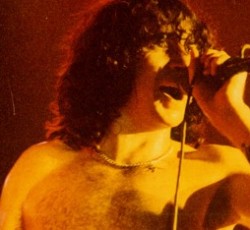 Ντοκιμαντέρ για τη ζωή του Bon Scott 