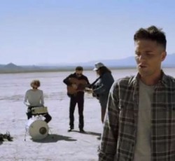 Brandon Flowers (Killers), Father John Misty και Local Natives διασκευάζουν κομμάτια από το «νέο» album του Johnny Cash (video) 