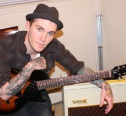 Το πιάνο του Meatloaf χρησιμοποιεί το side project του Brian Fallon (The Gaslight Anthem) 