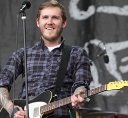 Brian Fallon (The Gaslight Anthem): «Το Appetite For Destruction προσβάλλει τις γυναίκες»