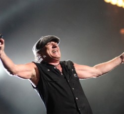 Ο Brian Johnson αποκαλύπτει πότε θα αρχίσουν ξανά συναυλίες οι AC/DC 