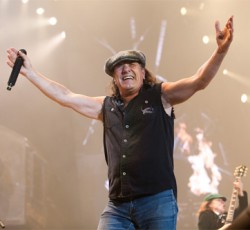 Διδάκτωρ και ο Brian Johnson των AC/DC 