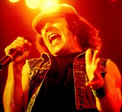 Το τραυματικό ντεμπούτο του Brian Johnson με τους AC/DC 