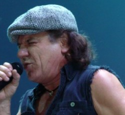 Brian Johnson: «Ακόμα αναφερόμαστε στον Bon Scott σα να είναι μέλος της μπάντας» 