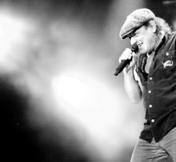 Ο Brian Johnson «τρέχει» για τα παιδιά με καρκίνο 