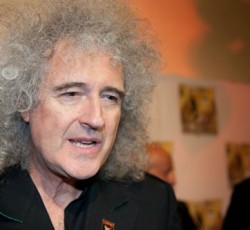 Ο Brian May προαναγγέλλει συναυλίες και «μια γεμάτη χρονιά για τους Queen» 