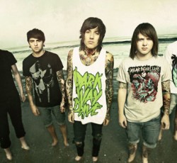 Έκκληση για στήριξη στα υπόλοιπα μέλη των Lostprophets από τους Bring Me The Horizon 