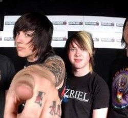 Έσπασε το χέρι του παίζοντας ποδόσφαιρο ο drummer των Bring Me The Horizon 