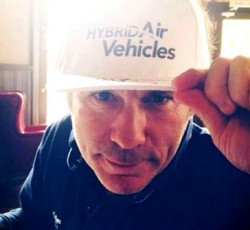 Οι πρώτες φωτογραφίες του Bruce Dickinson μετά τη θεραπεία 