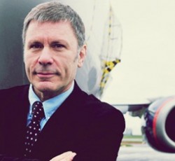 Ο Bruce Dickinson υποδέχτηκε τον πρώτο του πελάτη, ένα Boeing 757 