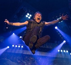 Καθαρός από τον καρκίνο ο Bruce Dickinson 