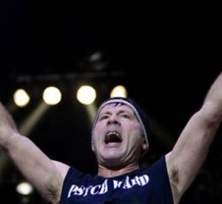 Bruce Dickinson εναντίον αισχροκέρδειας 