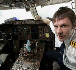 Σε video για την ασφάλεια στα αεροπλάνα ο Bruce Dickinson 