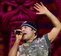 Bruce Dickinson: «Ζηλεύω το stage show των Slipknot» 