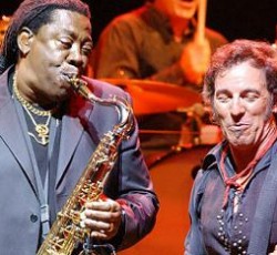 Έχασε τελικά τη μάχη για τη ζωή ο Clarence Clemons 