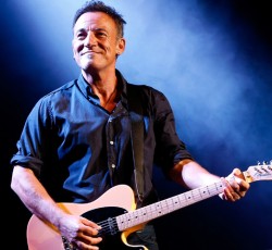O Bruce Springsteen διασκευάζει το "Rebel Rebel" του David Bowie