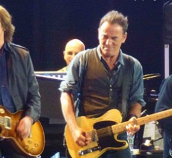 Δείτε τον Bruce Springsteen και τον Paul McCartney μαζί στην σκηνή