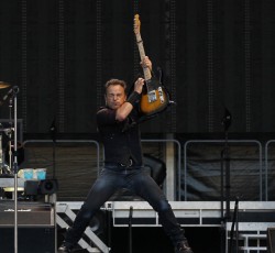 Ο Bruce Springsteen προσφέρει για λίγες ώρες δωρεάν ηχογράφηση πρόσφατης συναυλίας του