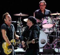 Άλλη μια απρόσμενη διασκευή σε συναυλία του Bruce Springsteen (video)