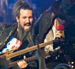 Αρνητικός στο ενδεχόμενο ενός νέου album από τους Guns N' Roses ο κιθαρίστας τους Ron 'Bumblefoot' Thal 