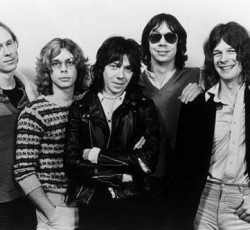 Άμεσα θα κυκλοφορήσει νέο album από τους Camel (;) 