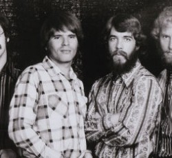«Ανοικτός» σε ενδεχόμενο reunion των Creedence Clearwater Revival ο John Fogerty 