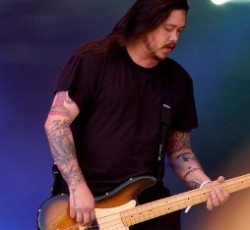 Remix κυκλοφορία από τους Deftones για τη θεραπεία του μπασίστα τους 