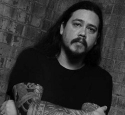 Απεβίωσε ο μπασίστας των Deftones, Chi Cheng