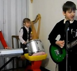 Μια ιδιαίτερη παιδική tribute μπάντα των Rammstein και άλλων 