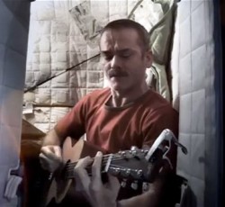 Αστροναύτης διασκευάζει David Bowie στο διάστημα 