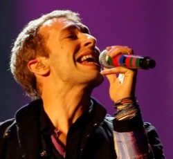 Chris Martin: «Δε θα κατάφερνα τίποτα χωρίς τους Coldplay» 