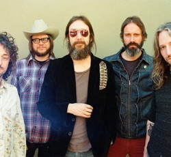 Οι Chris Robinson Brotherhood μας παρουσιάζουν το νέο τους κομμάτι