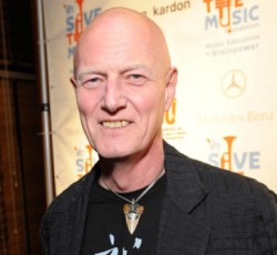 Ο Chris Slade αποκαλύπτει γιατί έφυγε από τους AC/DC 