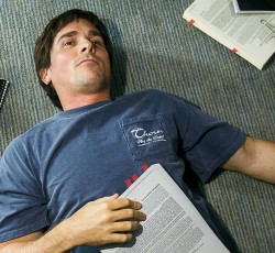 O χαρακτήρας του Christian Bale ξεσπά με Pantera και Mastodon 