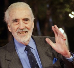 Christopher Lee, για καλά και metal Χριστούγεννα! 