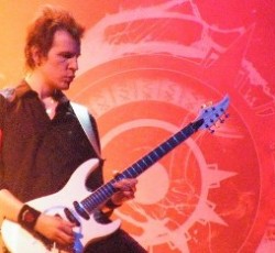 Παρελθόν από τους Arch Enemy ο Christopher Amott 