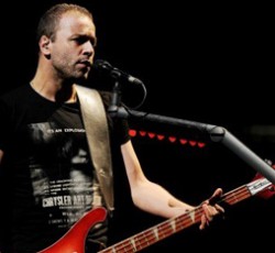 Παραλίγο απόλυση για τον μπασίστα των Muse 
