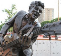 Έγινε άγαλμα ο Chuck Berry 