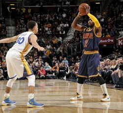 James Hetfield και Kirk Hammett στον τελικό του NBA 