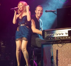 Guest εμφάνιση της Kylie Minogue στη χθεσινή συναυλία των Coldplay στην Αυστραλία 