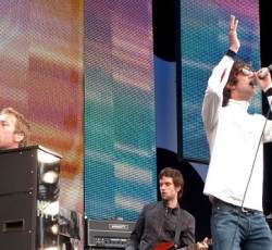 Οι Coldplay αποκαλύπτουν αδημοσίευτο υλικό και ηχογραφούν νέο δίσκο 