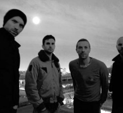 Οι Coldplay θρηνούν για μία κατεστραμμένη σχέση στο νέο τους κομμάτι, "Oceans" (video) 